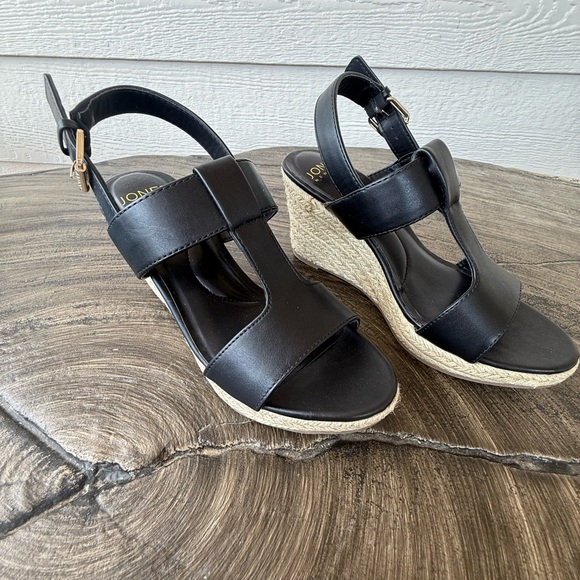 Jones New York Women’s Black Wedge Sandals. Size 8.5M - Picture 1 of 9